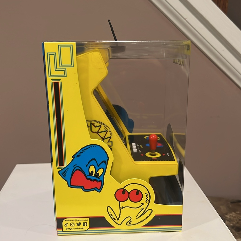 MY ARCADE PAC-MAN Micro Player PRO Mini Arcade Machine - Picture 4 of 11